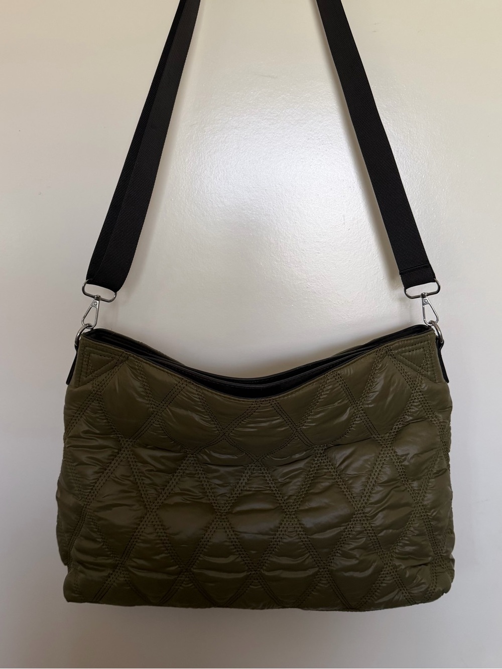 Green Lightweight Puffer Quilted Messenger Bag Crossbody Adjustable Strap NWOT